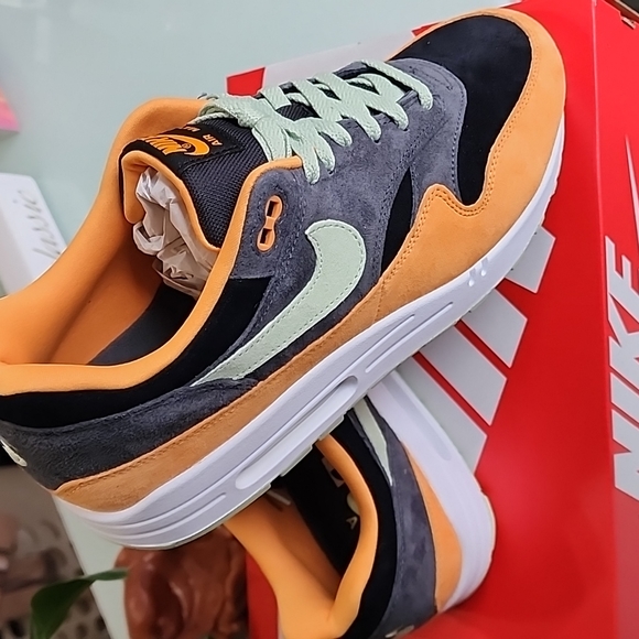 Air Max 1 Premium 'Ugly Duckling - Honeydew' - Picture 2 of 11